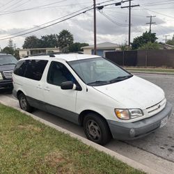 1999 Toyota Sienna