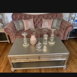 Front room set two couches two side coffee tables and one big coffee table asking 850 for everything