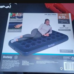 🆕️NEW BESTWAY  TWIN INDOOR OUTDOOR AIR MATRESS.. PUMP AND AIR BAG ALSO INCLUDED
