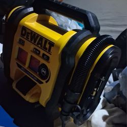 DEWALT Inflator Kit: 20V MAX*, 160 psi Max., 29 in Hose Lg, Corded/Cordless, 5.0 Ah, 20V DC
