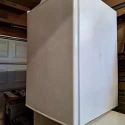 Magic Chef 3.0 cu ft Upright Freezer 