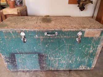 Old Trunk (on wheels)