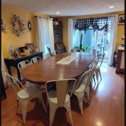 Table And 12 Chairs And One Leaf