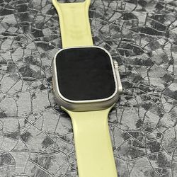 Apple Watch Ultra  Series 2 / Model A2986 GPS, LTE Ceramic 49 Mm. Light Green Color Band ,titanium And Ceramic Cristal.
