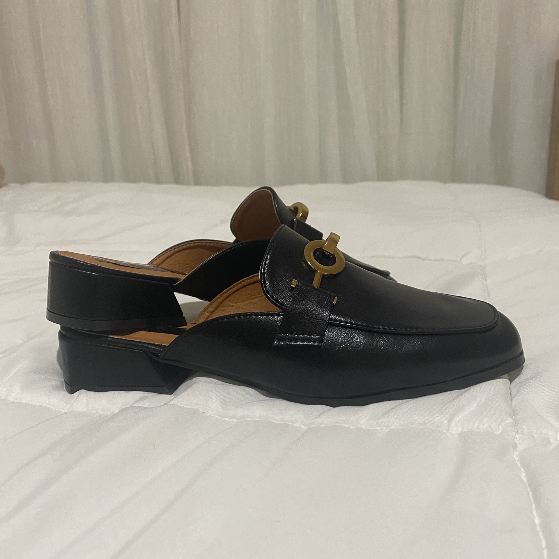 SQUARE FLAT MULES (7.5)