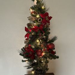 WeRChristmas Pre-Lit Potted Christmas Tree with 50 Warm White LED Fairy Lights, 4 feet/1.2 m - Red.
