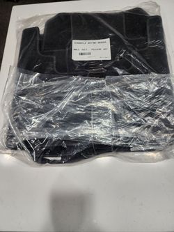 New unopened 2017-2021 Honda CR-V 3 piece OEM black carpet floor mats set 83600TLA A011M1