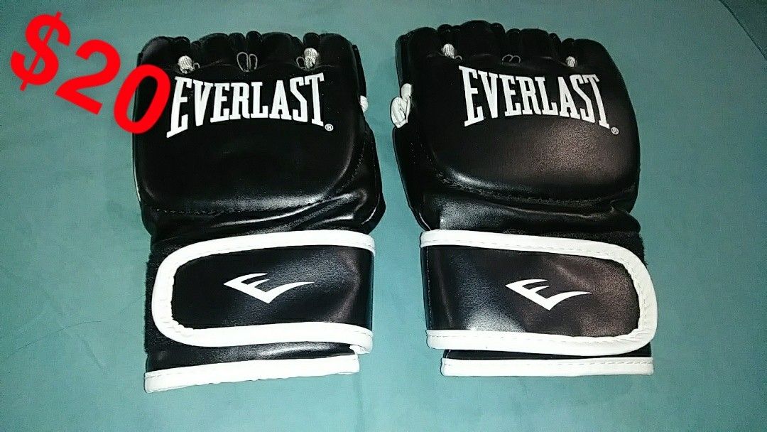Everlast mma gloves (never been used)