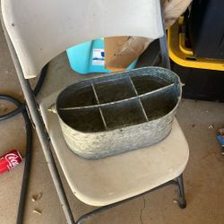 Meltal Bucket With Dividers And Handel