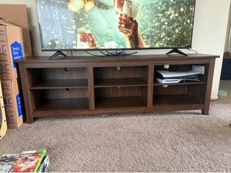 TV STAND 70”