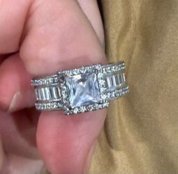 Cubic zirconia sterling silver unknown size engagement ring