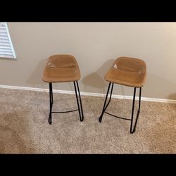 Set of 2 Modern Faux Leather Bar Stools / Counter Height Stools