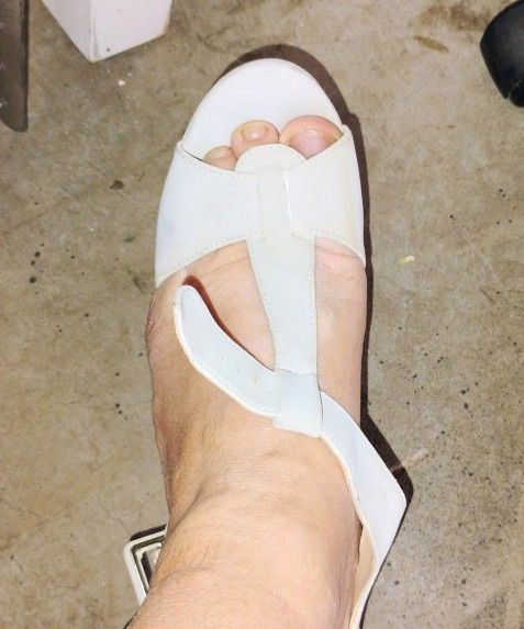 Open Toes Bam Boo Wedges Need TLC Size 10 All Welcome $5