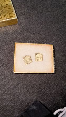 trap house earrings