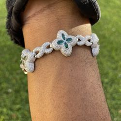 Clover Moissanite BraceLet Green Emrald  