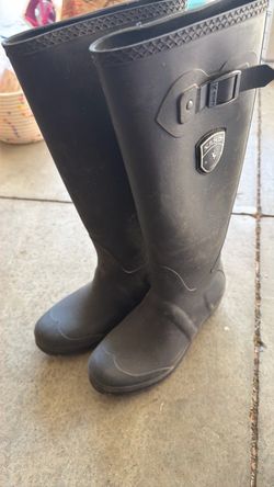 Free women’s rain boots size 6