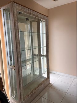 Free/Gratis China Cabinet Display