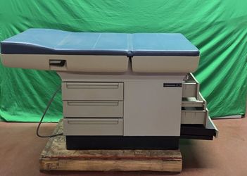 Midmark 404 exam table 
