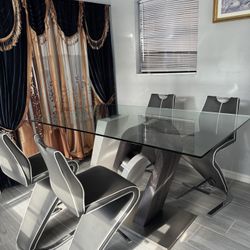Dining Table And 4 Chairs 