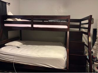 Bunk bed (mattress not included)