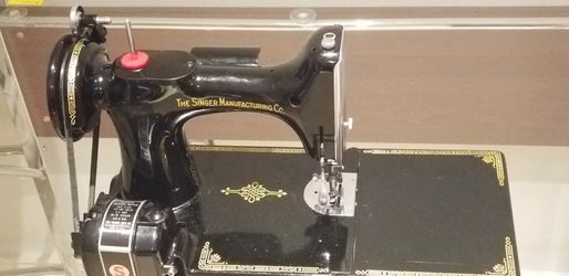 Vintage Singer 15-91 Sewing Machine