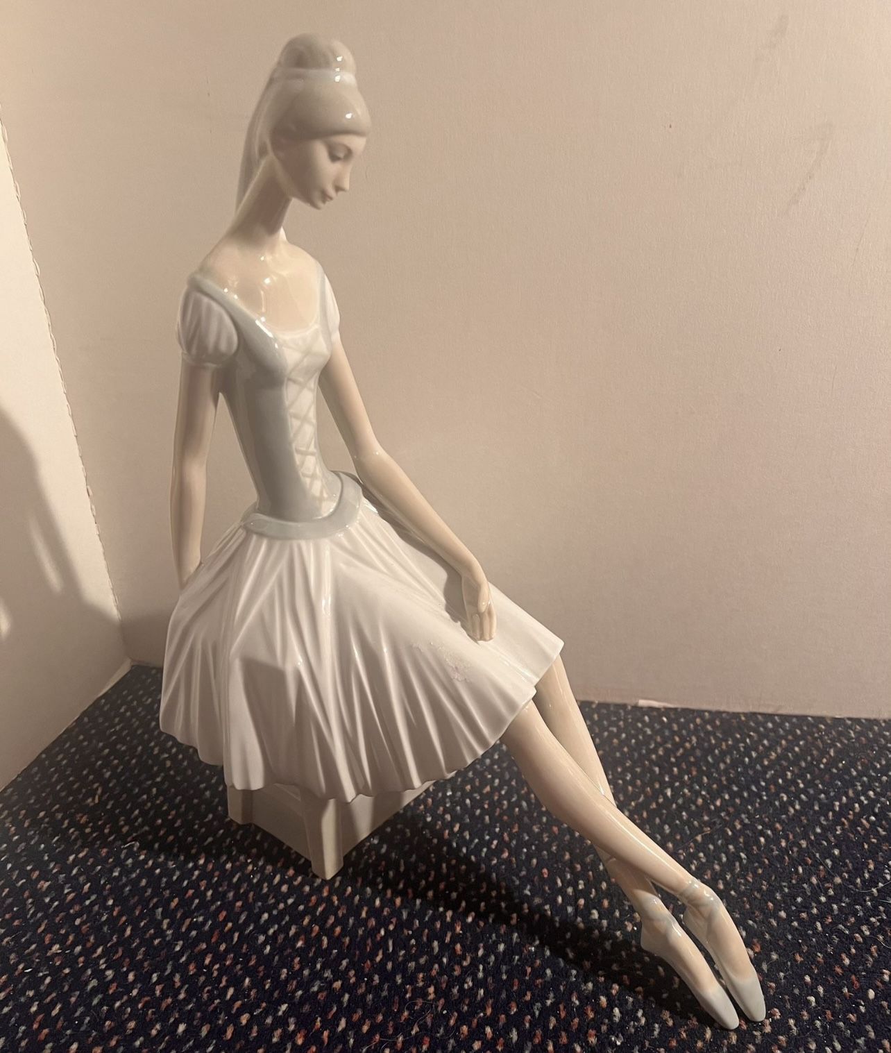 Vintage Lladro “Ballerina” Nao retired and rare figurine (Read)