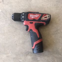 Milwaukee M 12 drill and battery