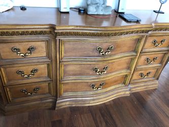 2 Nightstand and dresser
