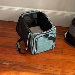 Pet Carrying Case (Expandable, Airline-Approved) 