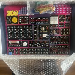 New 200 Electronics Project Lab. Great Toy Christmas Gift.