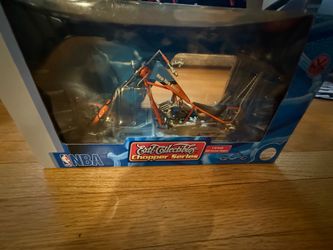 NY KNICKS COLLECTIBLE NBA Chopper Bike and Figure