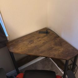 Corner Room Desk With Built In USB/power Outlet 