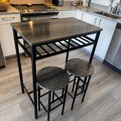 Kitchen Bar/dinning Table With Stools 