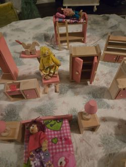 Wooden Dollhouse Furniture Set with Dolls