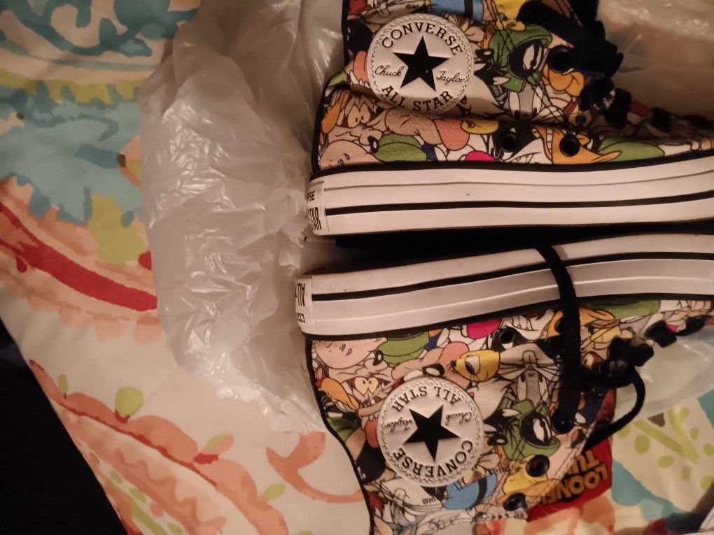 Converse Chuck Taylor All Star Hi Looney Tunes Sneaker