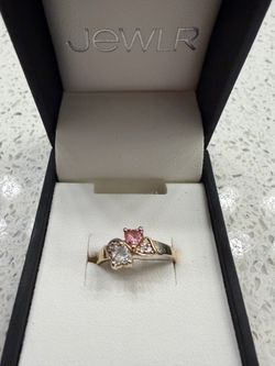 10k Gold Ring w/ 8 total stones