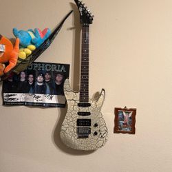 Series 10 Crackle Guitar