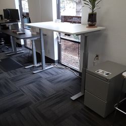 White Premium Electronic Sit-Stand Desk 