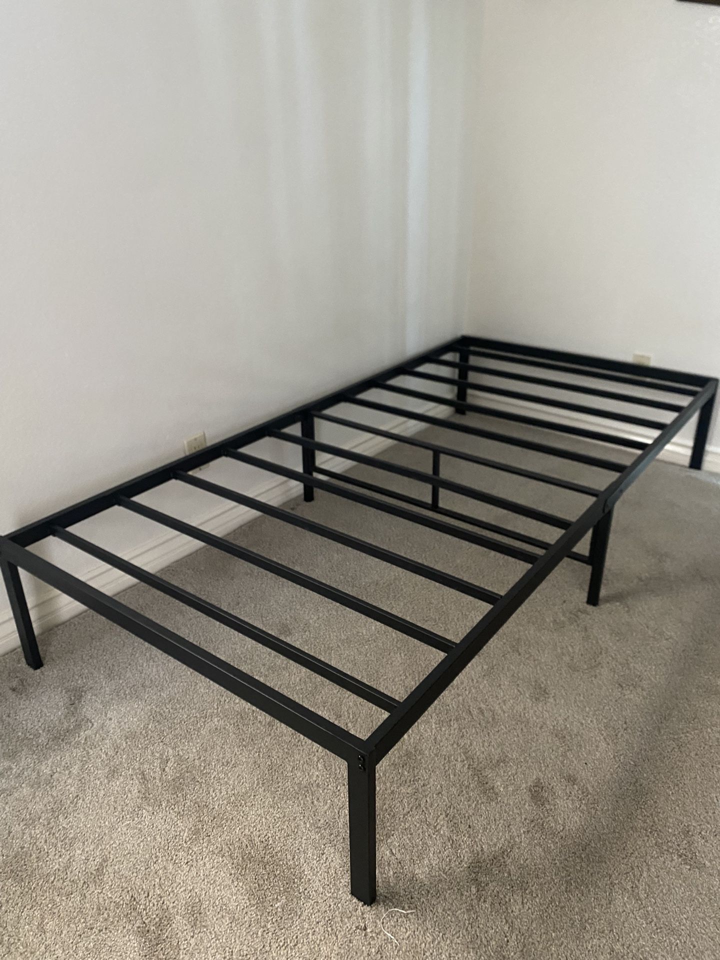Free twin frame