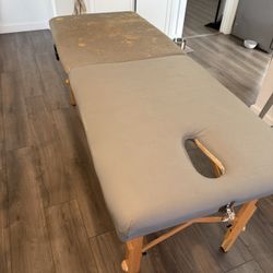 Massage Table With Cover. 