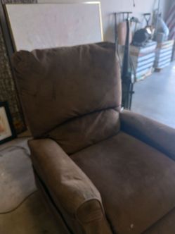 Hydraulic recliner for the elderly or disabled