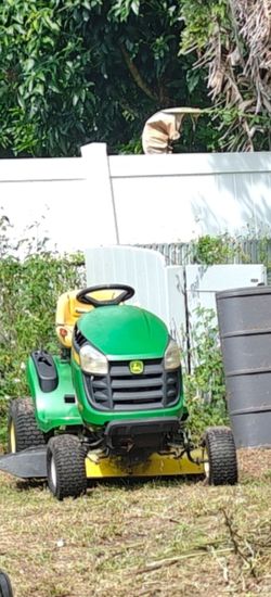 John Deere d105 riding mower Green and yellow