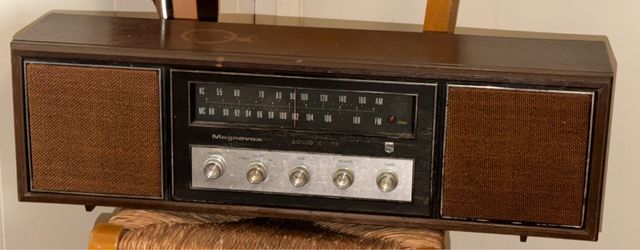 Vintage Magnavox Solid State AM/FM Stereo Table Radio – Model 1FM031 – Working