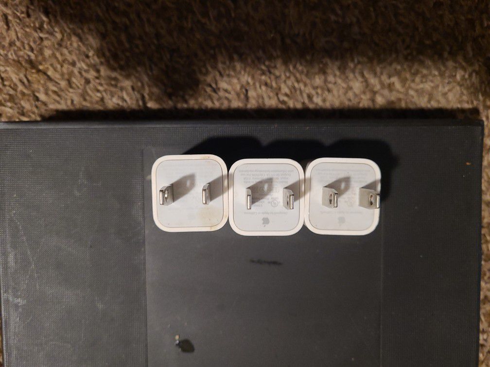 3 Apple 5w Power Blocks