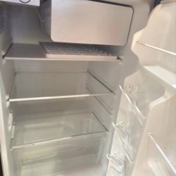 Mini Fridge Great Condition 