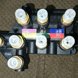 New Audi Air Ride Suspension Solenoid Valve Block 