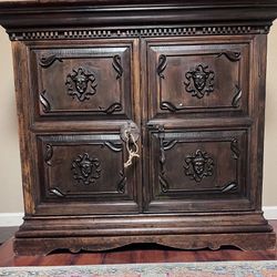 Holler And Saunders Chest