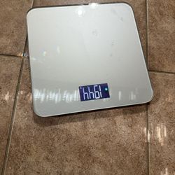 Digital Silver Bathroom Scale – Accurate & Sleek