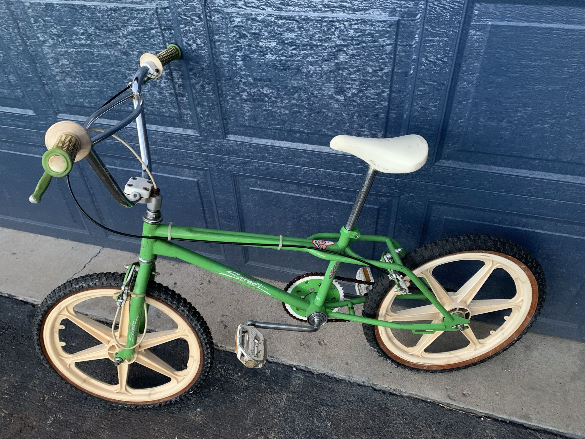 Buying Old Hutch Kuwahara And Schwinn Krate Bikes