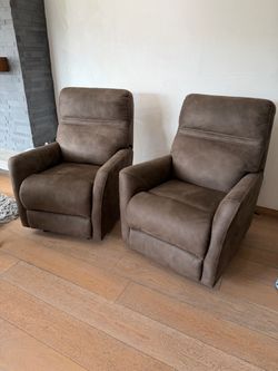 Living Spaces Electric Recliner